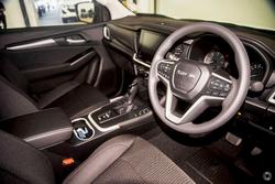 2025 Isuzu
MU-X LS-M