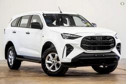 2025 Isuzu
MU-X LS-M