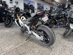 2024 Aprilia TUONO V4 Black
