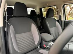 2024 Nissan
Navara ST