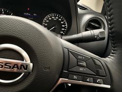 2024 Nissan
Navara ST