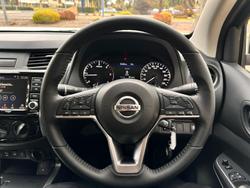 2024 Nissan
Navara ST