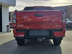 2025 Isuzu
D-MAX X-TERRAIN