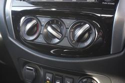 2024 Nissan
Navara ST
