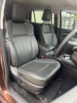 2022 Isuzu
MU-X LS-T
