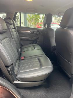 2022 Isuzu
MU-X LS-T