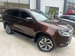 2022 Isuzu
MU-X LS-T