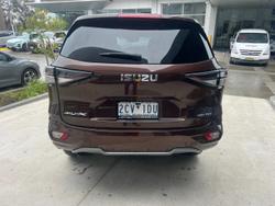 2022 Isuzu
MU-X LS-T