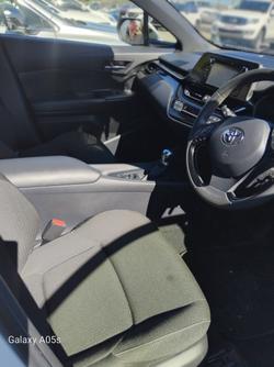 2019 Toyota
C-HR (No Badge)