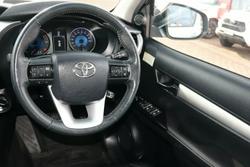 2016 Toyota
Hilux SR5