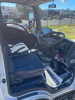 2025 Isuzu
Nlr 45-150