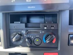 2025 Isuzu
Nlr 45-150