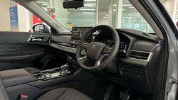 2025 Mitsubishi
Outlander Exceed