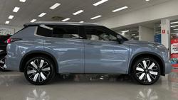 2025 Mitsubishi
Outlander Exceed