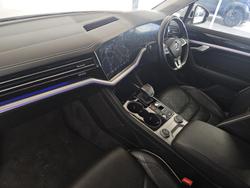 2019 Volkswagen
Touareg 190TDI Launch Edition