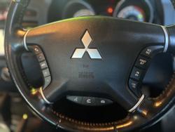 2014 Mitsubishi
Pajero VR-X