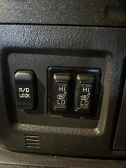 2014 Mitsubishi
Pajero VR-X