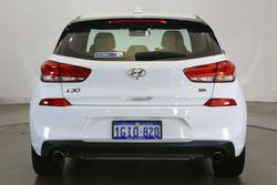 2017 Hyundai
                i30 SR