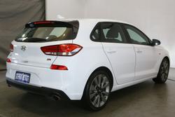 2017 Hyundai
                i30 SR