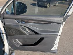2022 LDV
D90 Executive