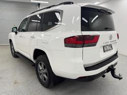 2022 Toyota Landcruiser Sahara FJA300R 4X4 Dual Range Glacier White