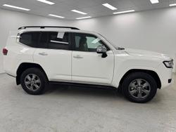 2022 Toyota Landcruiser Sahara FJA300R 4X4 Dual Range Glacier White