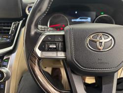 2022 Toyota Landcruiser Sahara FJA300R 4X4 Dual Range Glacier White