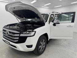 2022 Toyota Landcruiser Sahara FJA300R 4X4 Dual Range Glacier White