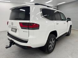 2022 Toyota Landcruiser Sahara FJA300R 4X4 Dual Range Glacier White