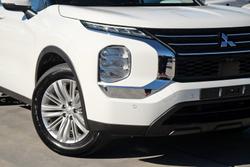 2024 Mitsubishi Outlander ES ZM MY24 White
