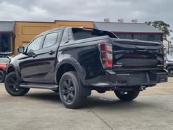 2025 Isuzu
D-MAX