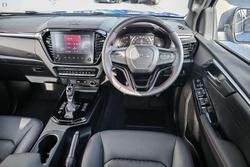 2024 Isuzu
D-MAX X-TERRAIN