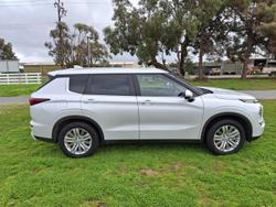 2024 Mitsubishi Outlander LS