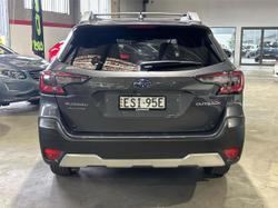 2022 Subaru
Outback AWD Touring