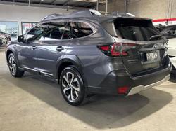 2022 Subaru
Outback AWD Touring