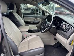 2017 Kia Carnival Platinum