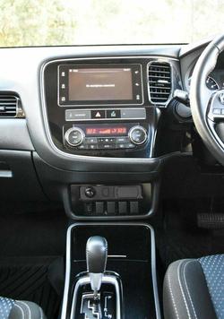 2018 Mitsubishi
                Outlander ES