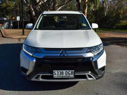 2018 Mitsubishi
                Outlander ES