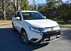 2018 Mitsubishi
                Outlander ES