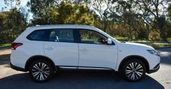2018 Mitsubishi
                Outlander ES