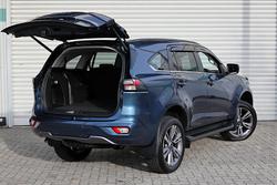2023 Isuzu
MU-X LS-T