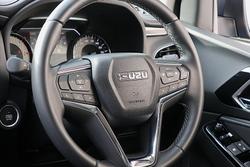 2023 Isuzu
MU-X LS-T