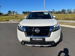 2023 Nissan
Pathfinder Ti-L