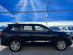2023 Mitsubishi
Outlander ES