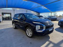 2023 Mitsubishi
Outlander ES