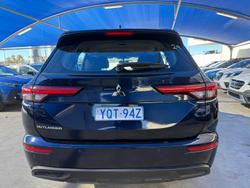 2023 Mitsubishi
Outlander ES