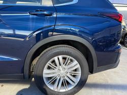 2023 Mitsubishi
Outlander ES