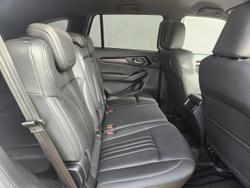 2025 Isuzu
MU-X LS-T