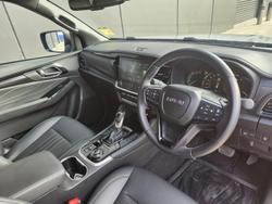 2025 Isuzu
MU-X LS-T