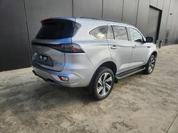 2025 Isuzu
MU-X LS-T